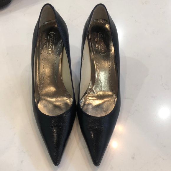 Navy and brown Coach pointy toe heel both pair women's size 81/2 but run 9 - Picture 2 of 16